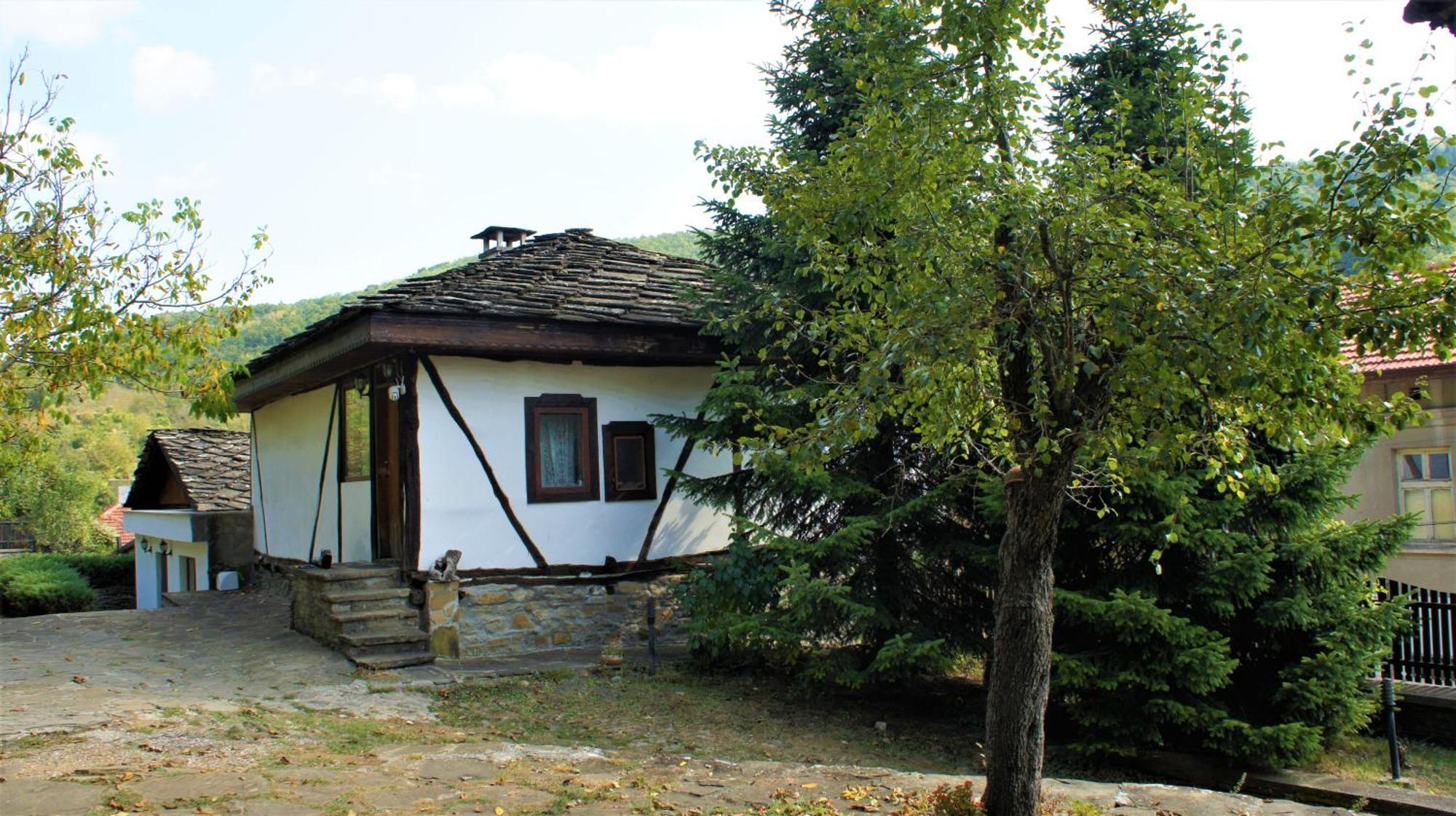 Hadjigabarevata Kashta Dŭlbok Dol